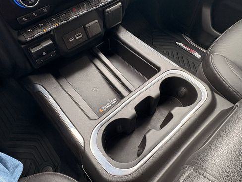 Used 2022 Chevrolet Silverado 1500 LTZ w/ LTZ Premium Package AWD/4WD image 26