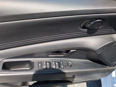 Used 2025 Hyundai Elantra Sport FWD image 12