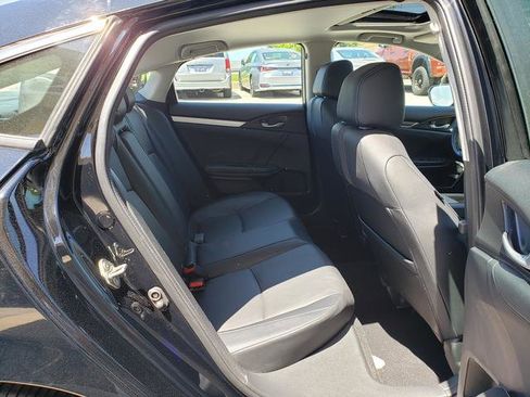 Used 2019 Honda Civic Touring image 18