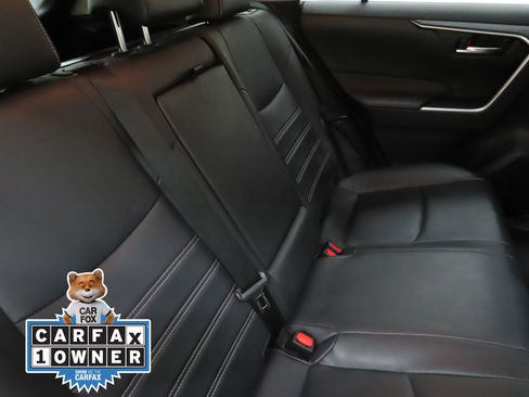 Used 2021 Toyota RAV4 XLE Premium image 22