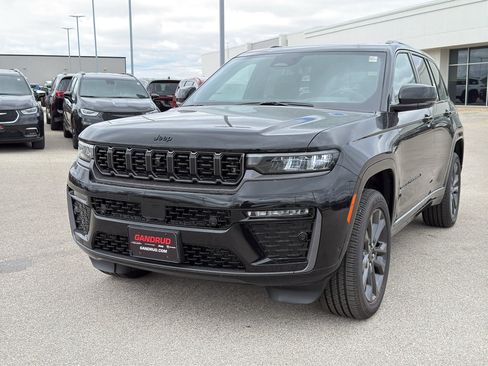 New 2026 Jeep Grand Cherokee Limited Reserve AWD/4WD image 2
