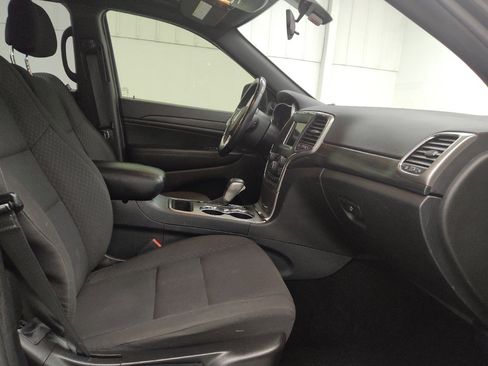 Used 2019 Jeep Grand Cherokee Laredo image 21