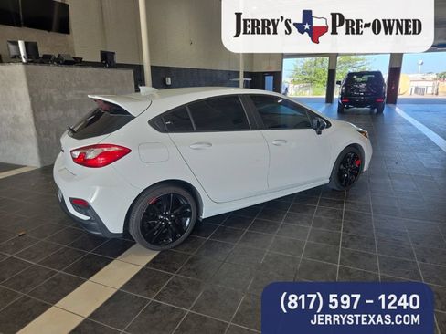 Used 2018 Chevrolet Cruze LT w/ Redline Edition FWD image 5
