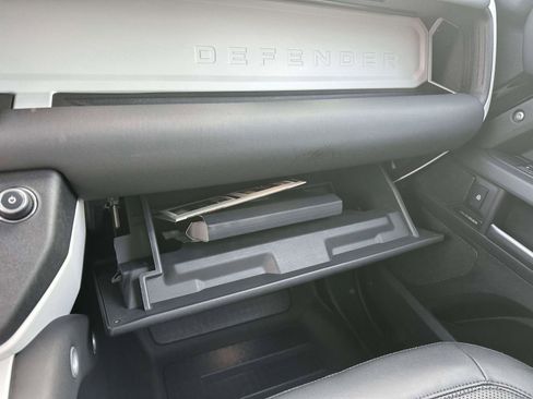 Used 2025 Land Rover Defender 110 S image 34