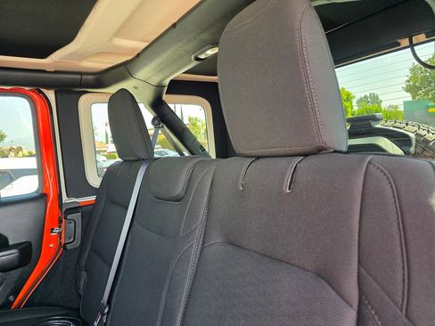 Used 2018 Jeep Wrangler Unlimited Sport S AWD/4WD image 17