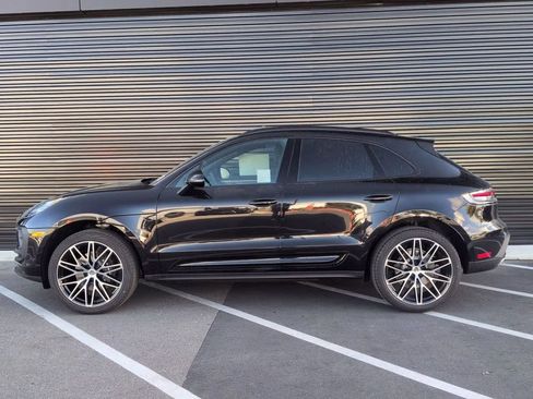 Certified 2026 Porsche Macan AWD/4WD image 2