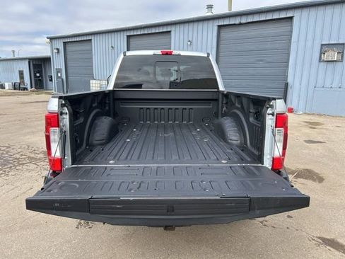Used 2019 Ford F250 Lariat w/ Chrome Package image 7