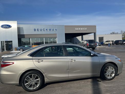 Used 2016 Toyota Camry SE image 5