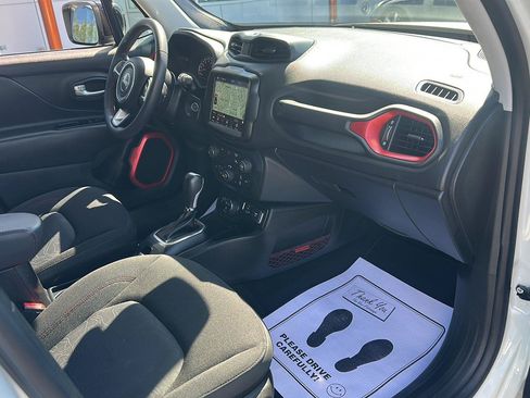 Used 2023 Jeep Renegade Trailhawk AWD/4WD image 9