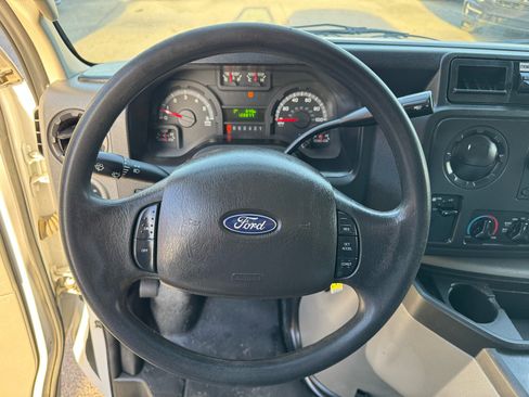 Used 2019 Ford E-350 and Econoline 350 Super Duty w/ Power Windows & Locks Group image 18