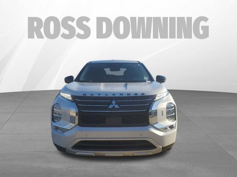 Used 2023 Mitsubishi Outlander SE image 2
