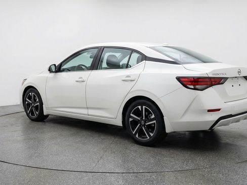 Used 2025 Nissan Sentra SV image 6