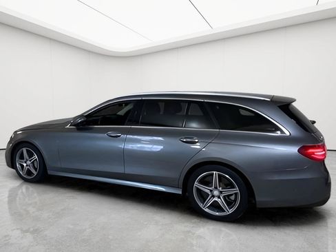 Used 2017 Mercedes-Benz E 400 4MATIC Wagon image 9