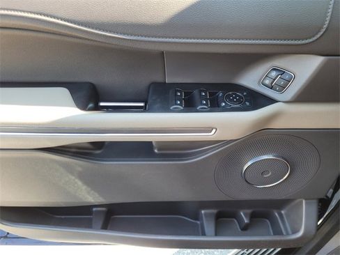 Used 2021 Ford Expedition XLT image 24