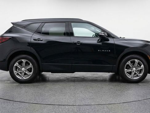 Used 2025 Chevrolet Blazer LT image 9