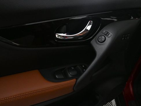 Used 2017 Nissan Rogue SL w/ SL Premium Package image 8