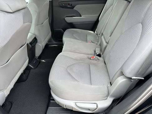 Used 2021 Toyota Highlander L FWD image 18