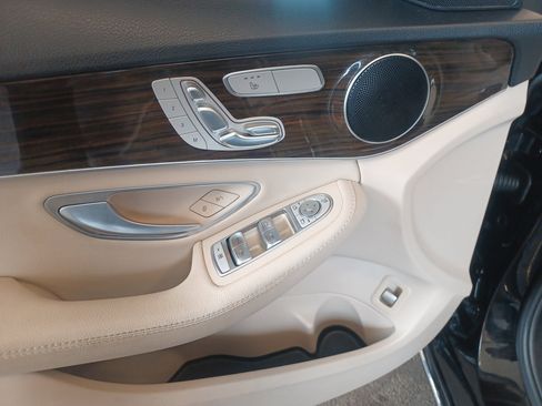 Used 2020 Mercedes-Benz C 300 Sedan image 10