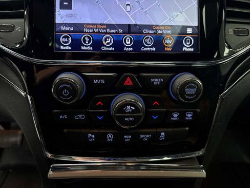 Used 2019 Jeep Grand Cherokee Limited AWD/4WD image 23