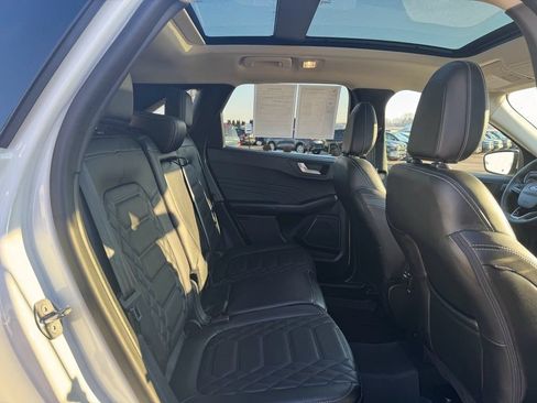Used 2023 Ford Escape Platinum w/ Premium Technology Package AWD/4WD image 16