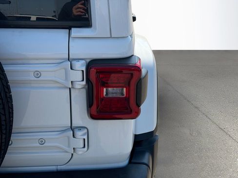 Used 2024 Jeep Wrangler Sahara image 12