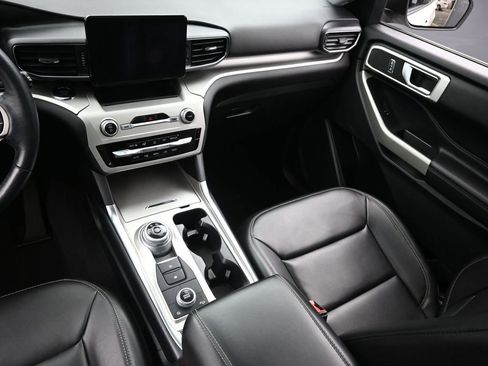 Used 2022 Ford Explorer XLT w/ Equipment Group 202A image 15