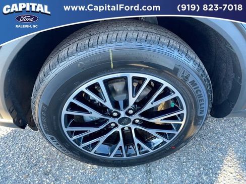 New 2026 Ford Escape SE FWD image 14