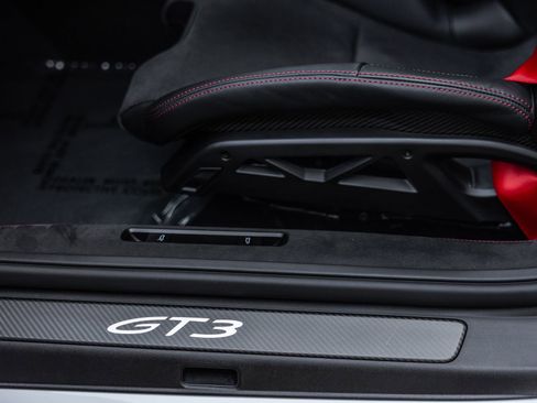 Certified 2026 Porsche 911 GT3 RWD image 27