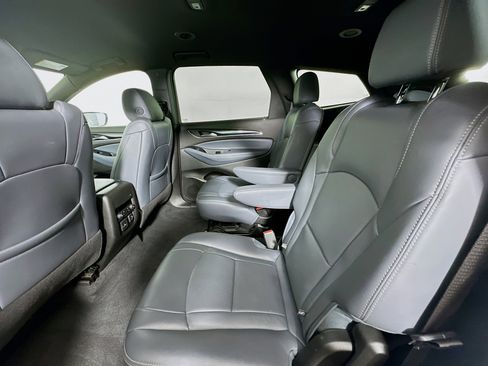 Used 2024 Buick Enclave Premium image 28