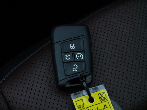 Used 2024 Volkswagen Tiguan SEL R-Line image 32