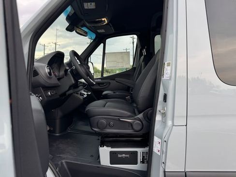 New 2025 Mercedes-Benz Sprinter 2500 image 18