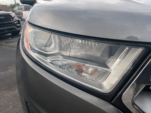 Used 2018 Ford Edge SE image 11