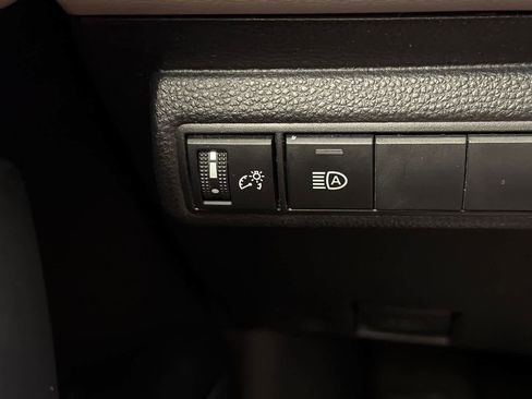 Used 2022 Toyota Corolla LE FWD image 28