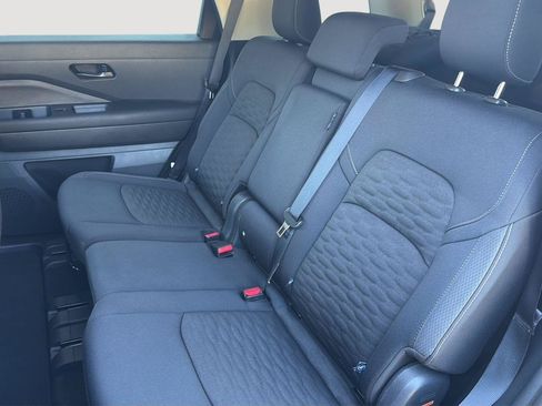 Used 2025 Nissan Pathfinder SV AWD/4WD image 19