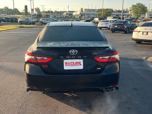 Used 2023 Toyota Camry SE image 5