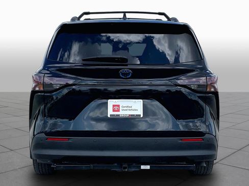 Used 2024 Toyota Sienna XLE Woodland Edition AWD/4WD image 5