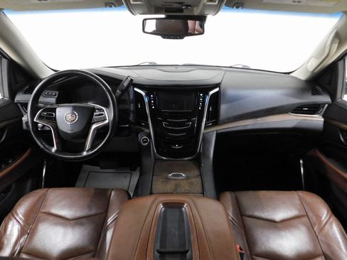 Used 2015 Cadillac Escalade Luxury image 38