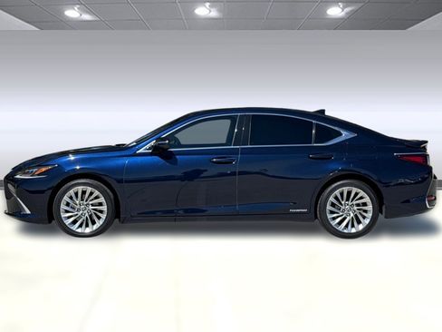 Used 2021 Lexus ES 300h ES 300h Luxury w/ Accessory Package image 2