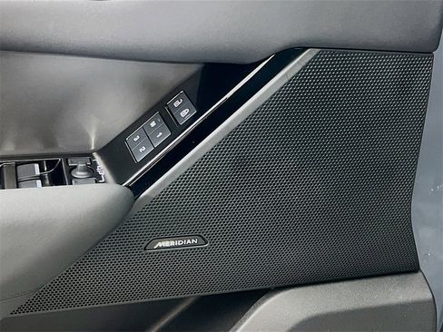 Used 2025 Land Rover Range Rover Velar Dynamic SE image 19