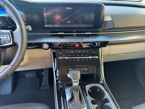 Certified 2023 Kia Carnival SX Prestige FWD image 22