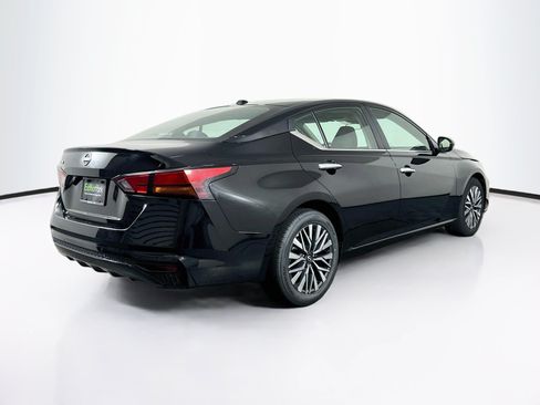 Used 2025 Nissan Altima 2.5 SV FWD image 9