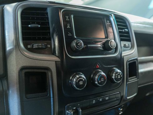 Used 2018 RAM 2500 Tradesman w/ Chrome Appearance Group AWD/4WD image 12