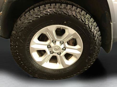 Used 2014 Toyota 4Runner SR5 AWD/4WD image 19