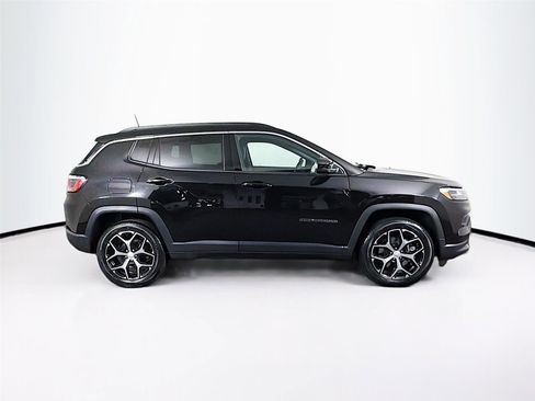 Used 2024 Jeep Compass Limited AWD/4WD image 8