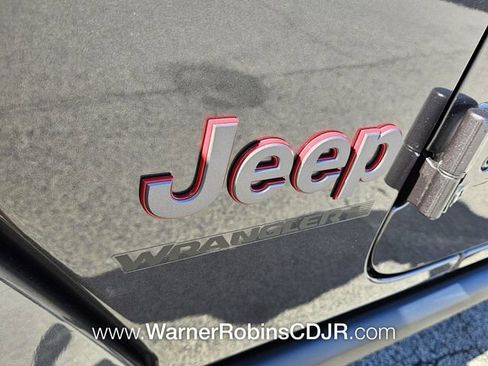 New 2026 Jeep Wrangler Unlimited Rubicon w/ Technology Group image 18