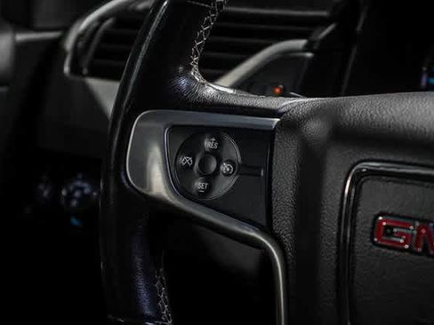 Used 2018 GMC Yukon SLE image 16