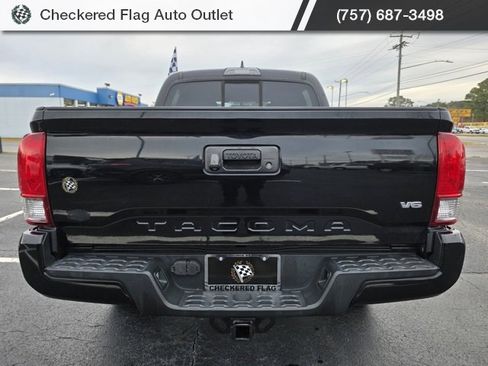 Used 2016 Toyota Tacoma TRD Sport image 6