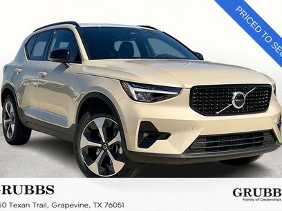 New 2026 Volvo XC40 B4 Plus w/ Protection Package Premier