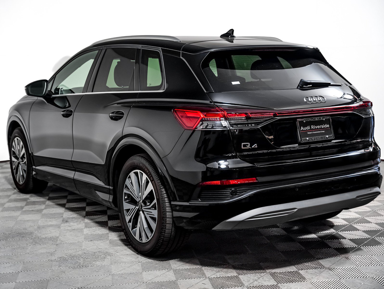 Certified 2023 Audi Q4 e-tron Premium Plus RWD image 2