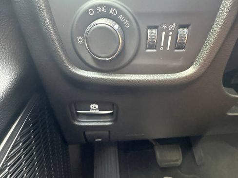 Used 2023 Jeep Grand Cherokee Laredo RWD image 17